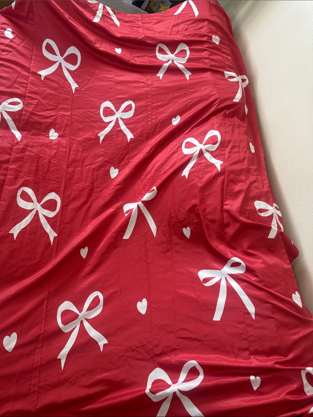 SHEIN Red Shower Curtain with White Bow & Heart Print